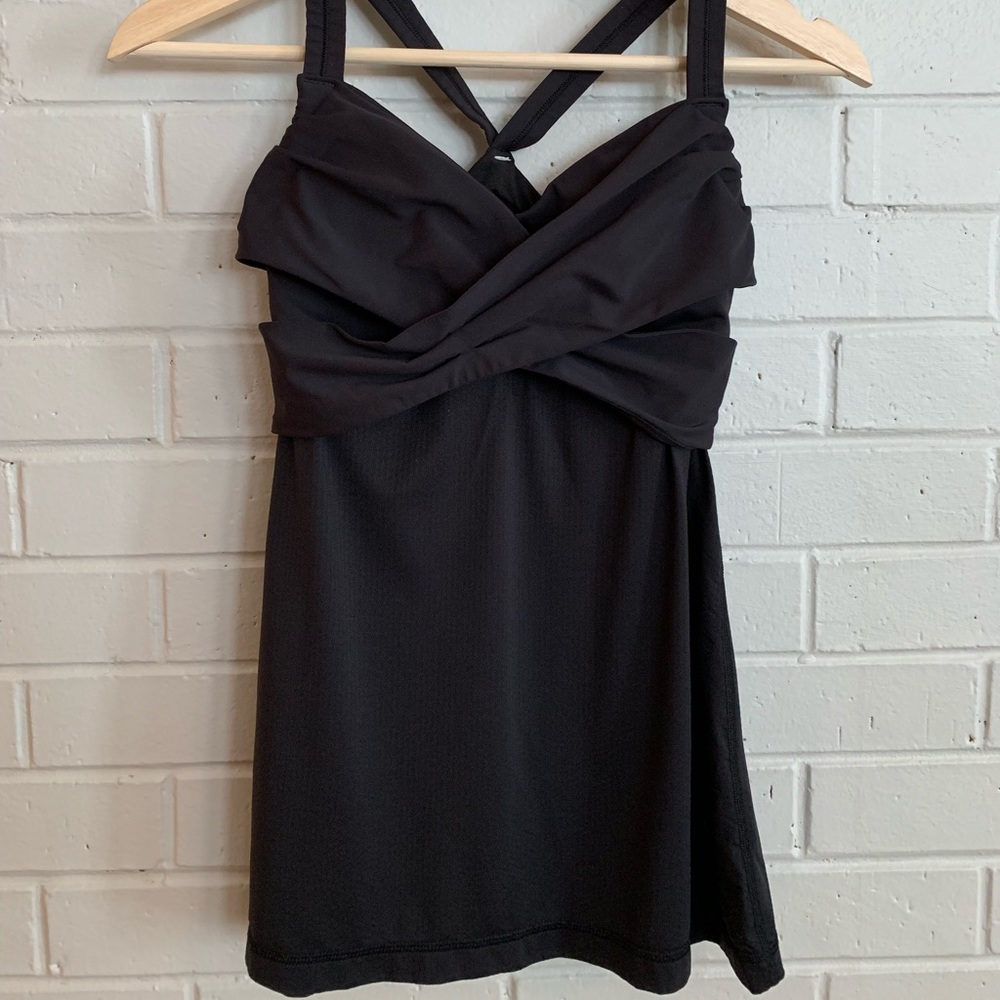 Lululemon black top with built in padded bra